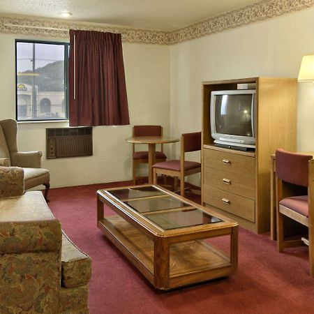 Hotel Super 8 Butler Pokoj fotografie