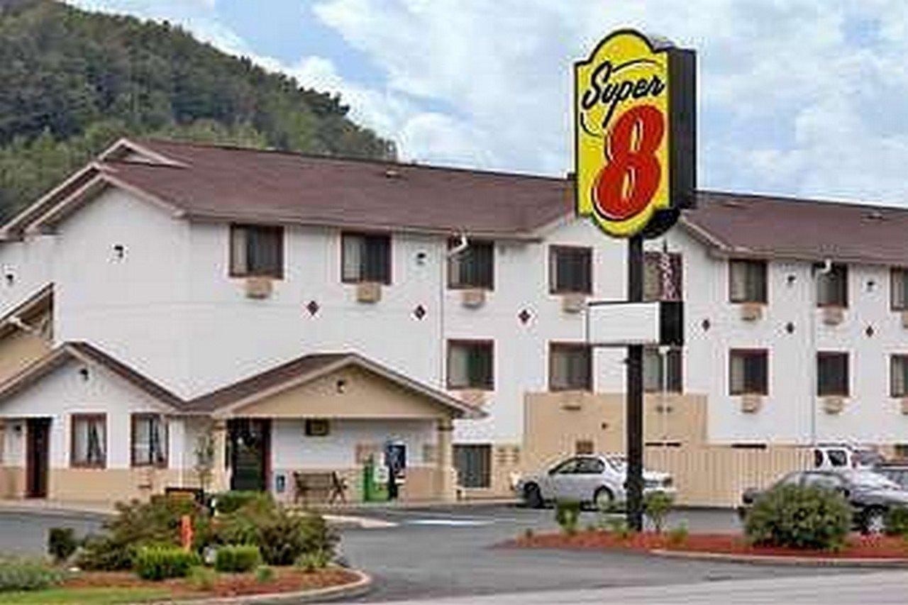 Hotel Super 8 Butler Exteriér fotografie